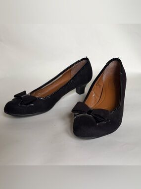 Vintage Y2K Black Suede Kitten Heels